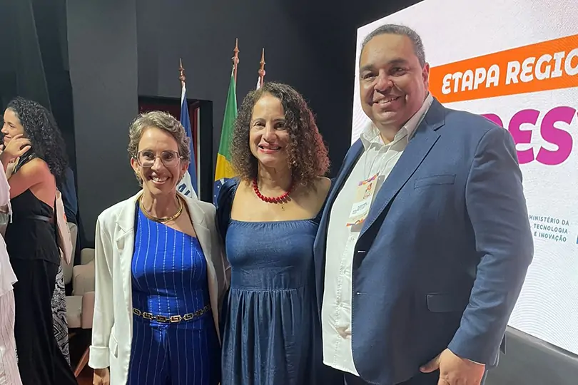 Homenagens em Fórum Educacional