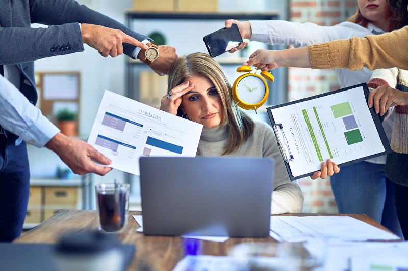 Mudanças em norma de saúde mental nas empresas começam nesta terça, mas governo adia multas