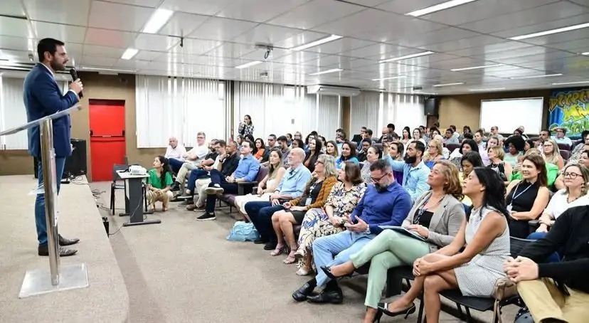 Giro Rápido: Contas azuis para o Espírito Santo, caldo verde energético e Bolsonaros rodando