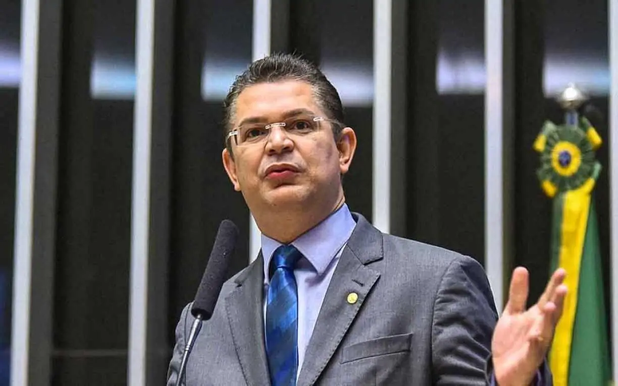 Autor do PL Antiaborto por Estupro sinaliza ajustes, mas diz n&atilde;o abrir m&atilde;o  de cerne do texto - ES HOJE