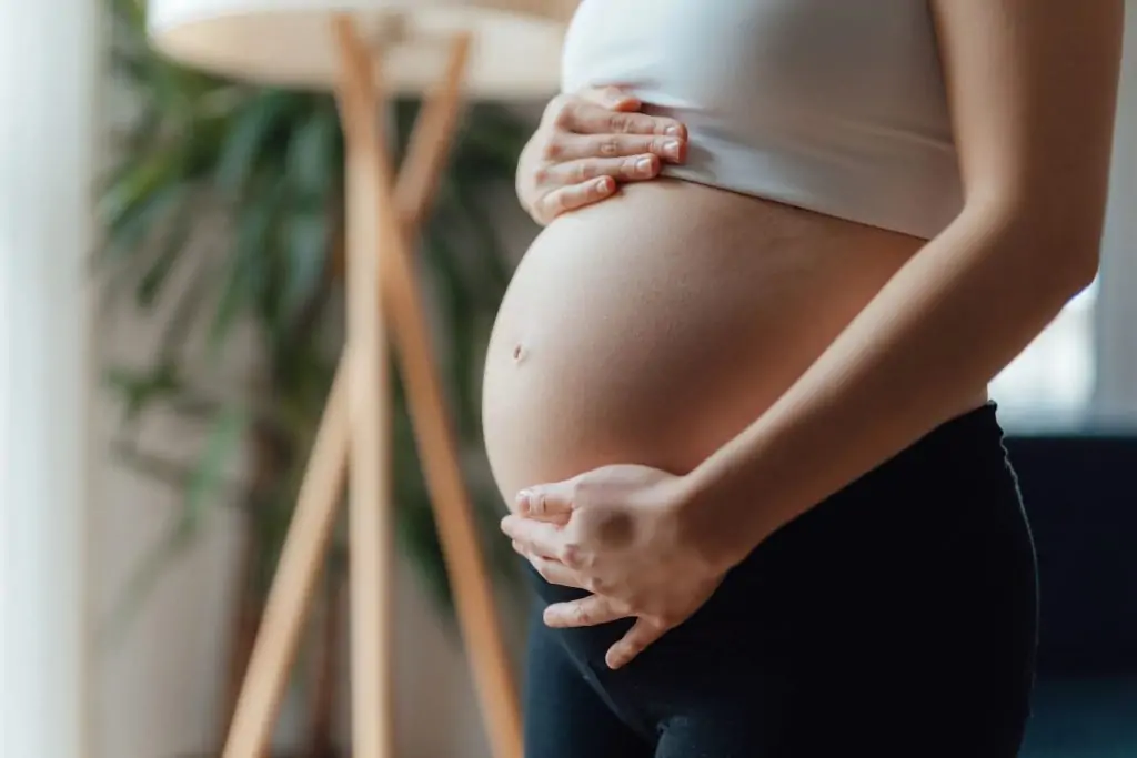 O papel da igreja contra o aborto e no acolhimento das mulheres