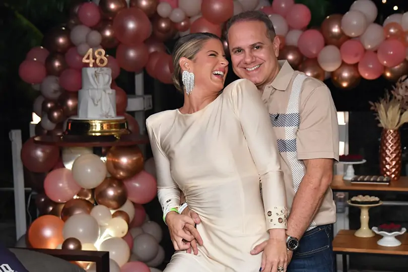 Lícia Tovar celebra nova idade ao lado de amigos