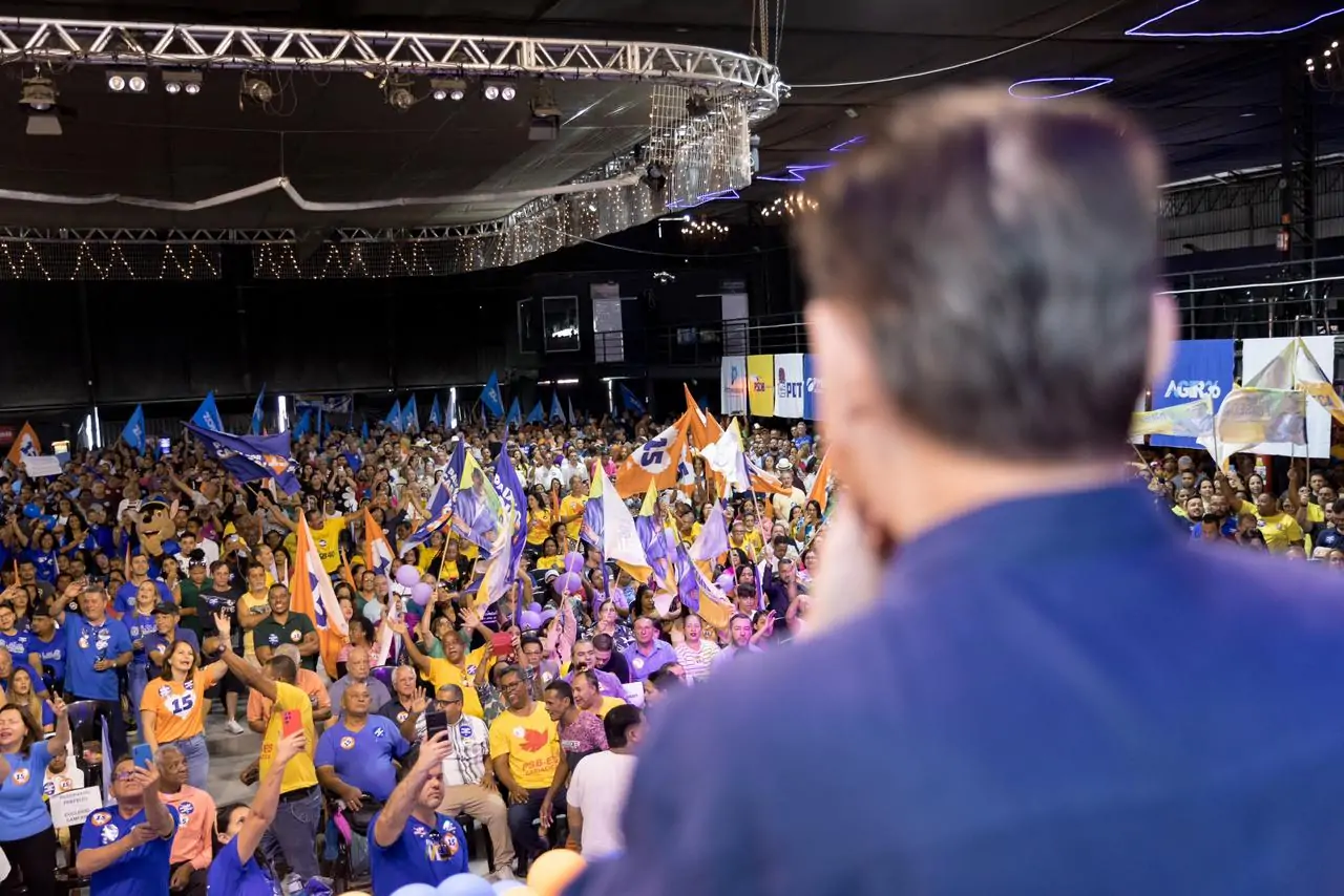 Euclério reúne multidão e confirma Shymenne Benevicto de Castro como vice