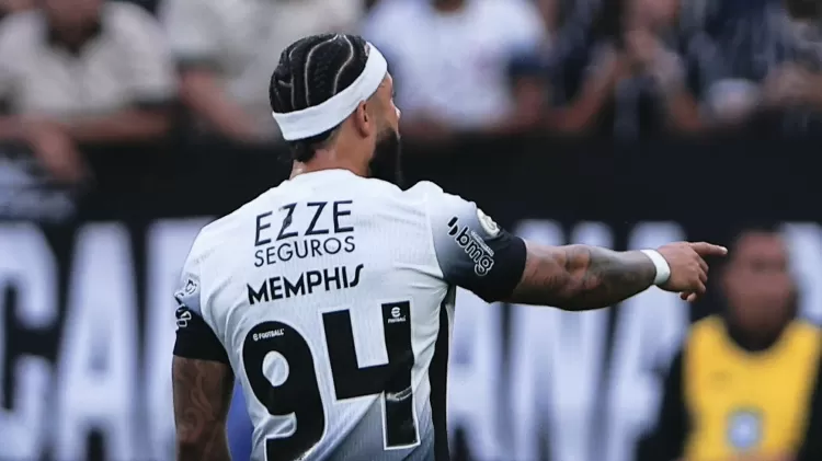 Corinthians amassa Atlético-GO na estreia de Memphis Depay