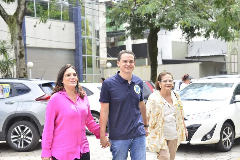 Pazolini vota em Vitória, confiante que será eleito em 1º turno
