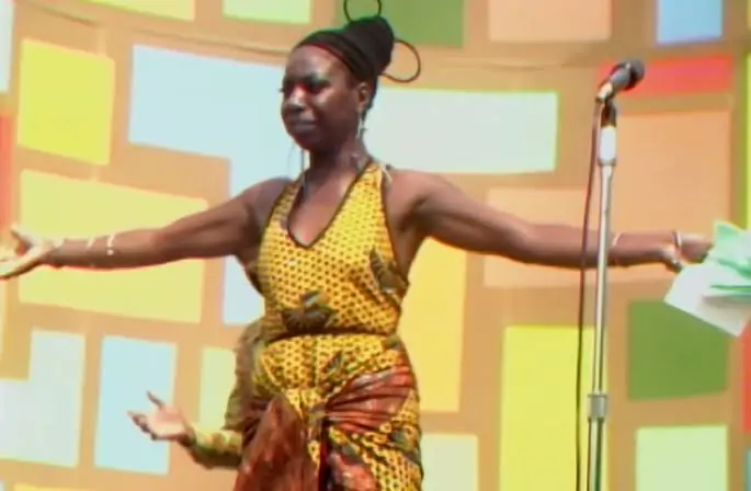 Vela que incendeia a casa-grande