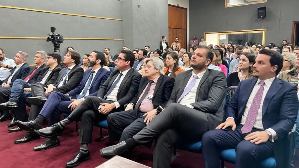 Ministro ressalta que Nova Lei de Licitações fortalece consenso em grandes obras, como a da BR-101 Ministro ressalta que Nova Lei de Licitações fortalece consenso em grandes obras, como a da BR-101