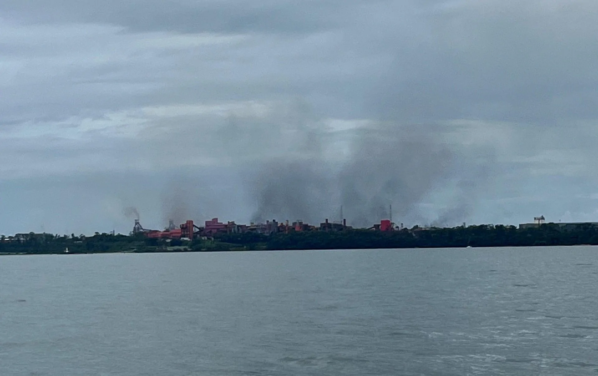 Explosão na Arcelor: queda de cabo para-raio em rede de alta tensão provocou blackout