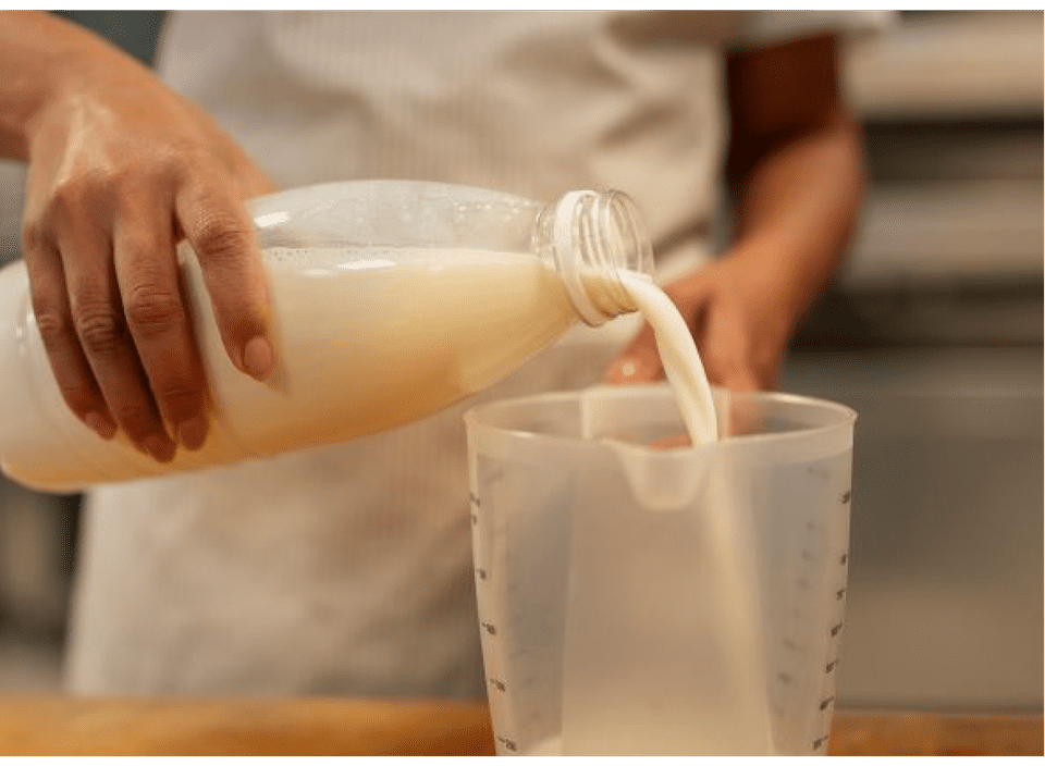 Intolerância à lactose afeta milhões de pessoas; especialistas explicam sintomas e diferenças para alergia ao leite