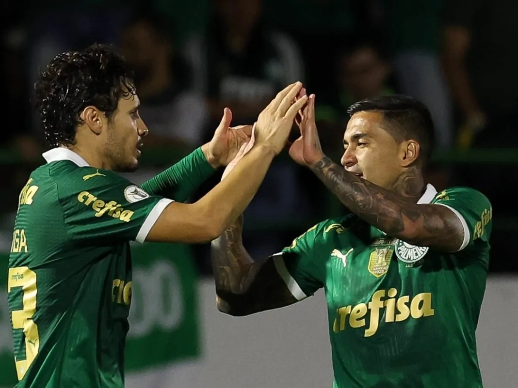 raphael-veiga-e-dudu-celebram-gol-do-palmeiras-sobre-o-atletico-mg-em-jogo-pelo-brasileiro-1727578463434_v2_4x3