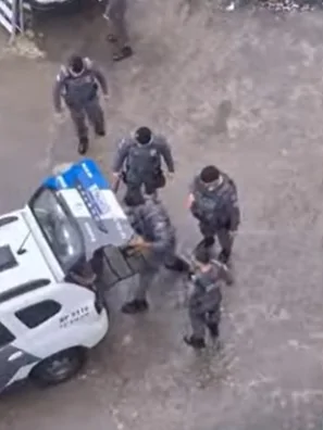 Homem tenta fugir da polícia passando por teto de farmácia em Jardim da Penha