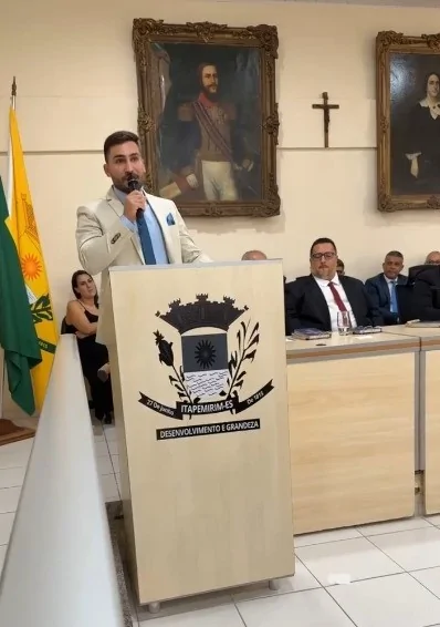 Geninho toma posse em Itapemirim e promete "novos patamares de desenvolvimento"