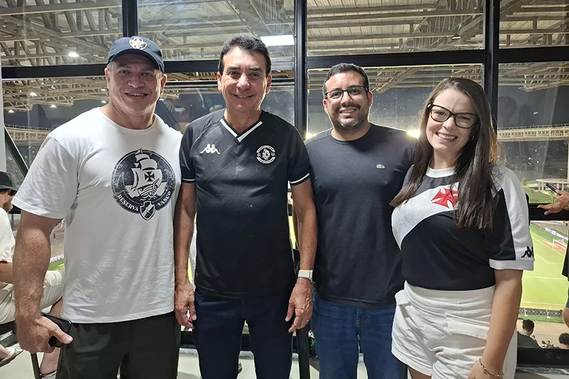 Victória Moscon e Renan Lyra oficializam união ao pé da Pedra Azul Victória Moscon e Renan Lyra oficializam união ao pé da Pedra Azul