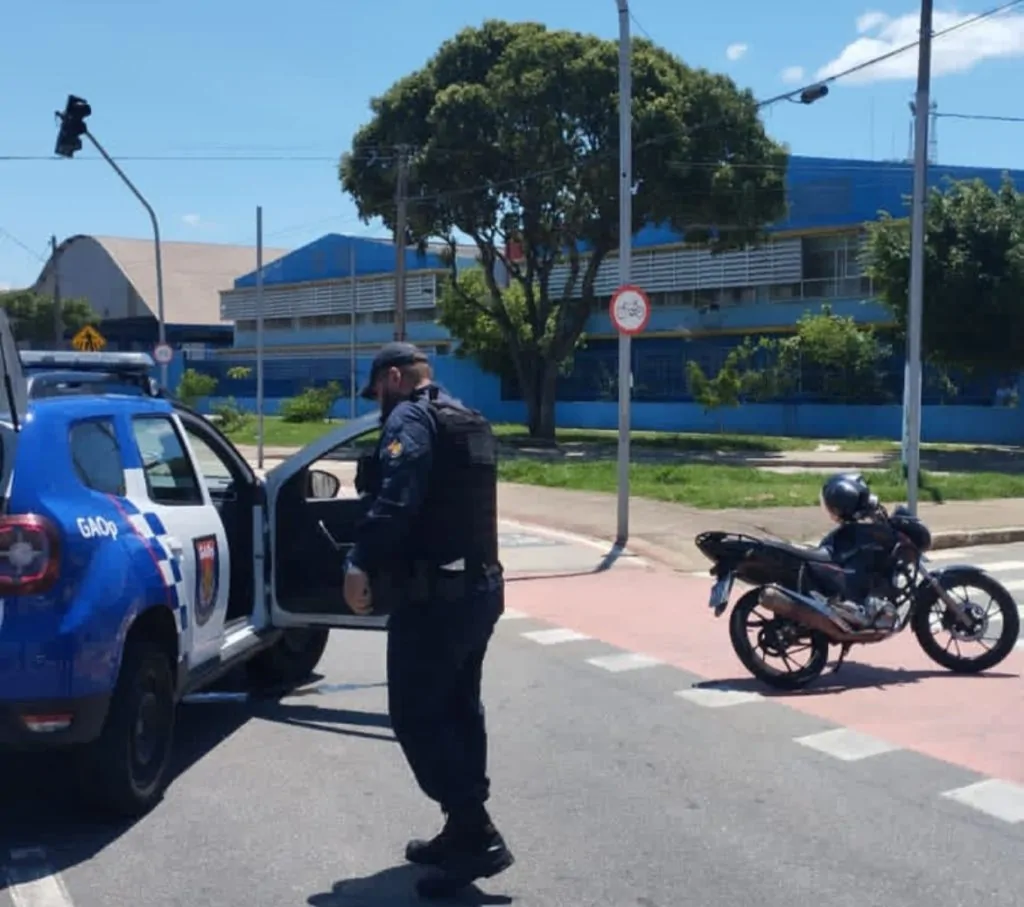 Suspeito de homicídio na Bahia é preso enquanto fazia corrida por aplicativo em Vitória Suspeito de homicídio na Bahia é preso enquanto fazia corrida por aplicativo em Vitória