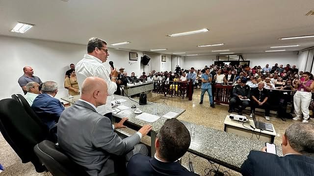 Giro Rápido: Republicanos em voo solo e sinais de PH