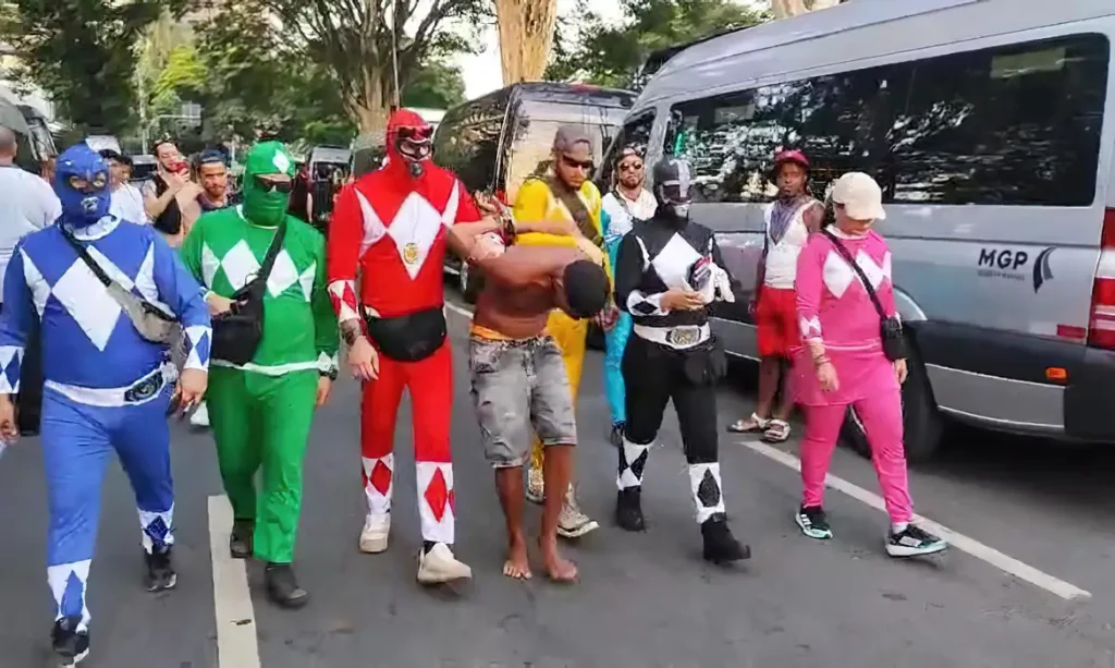 Não é só Chapolin: as fantasias que policiais usaram para agir nos blocos