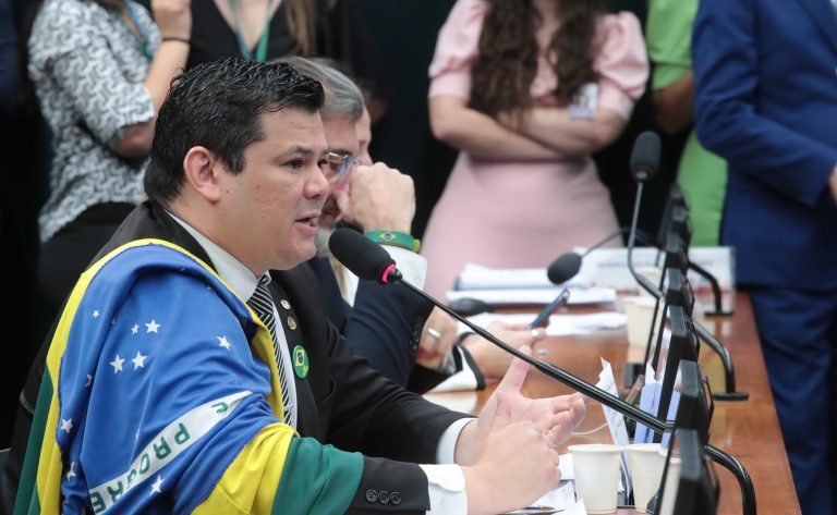 STF aceita denúncia contra deputado Gilvan da Federal por ofensas ao presidente Lula - QTU Questões do Universo