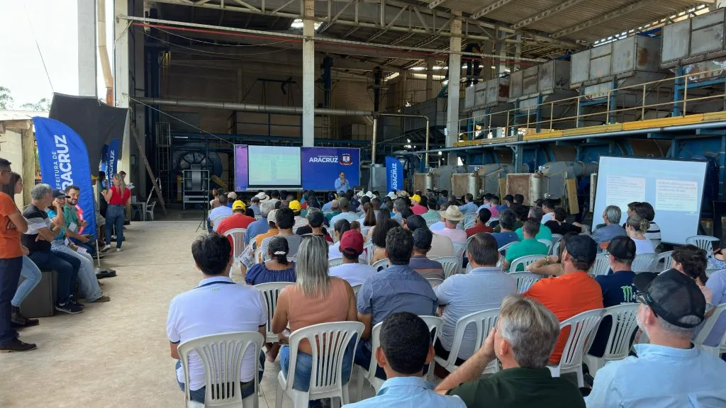 Produtores de café conilon se reúnem para trocar experiências sobre o fruto