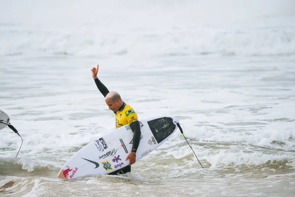 Italo Ferreira e Filipe Toledo buscam vaga no WSL Finals