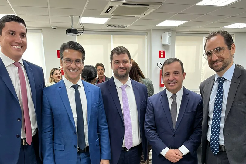 ES entre as onças brasileiras em Nova York ES entre as onças brasileiras em Nova York