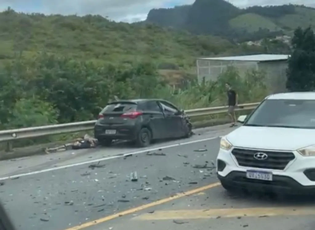 Duas pessoas morrem e uma fica ferida em acidente na BR-101 no Norte do ES