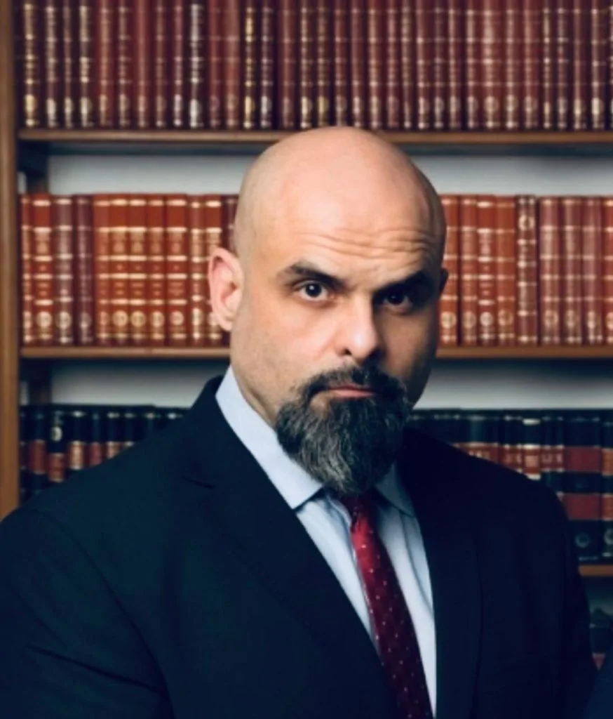 Presídio no ES tem banco com formato de suástica nazista