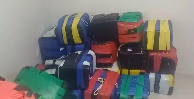 Suspeitos de tráfico internacional de drogas são presos em Marataízes