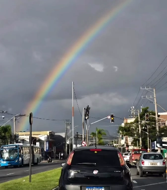 Arco-íris colore o céu de Vitória; veja imagens