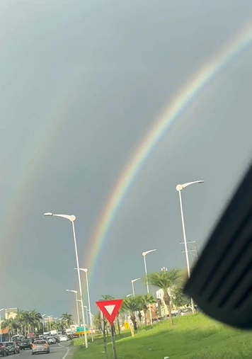 Arco-íris colore o céu de Vitória; veja imagens