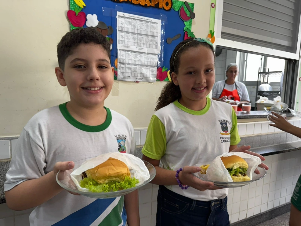 Dia Mundial do Hambúrguer: merenda em Cariacica faz alegria dos estudantes
