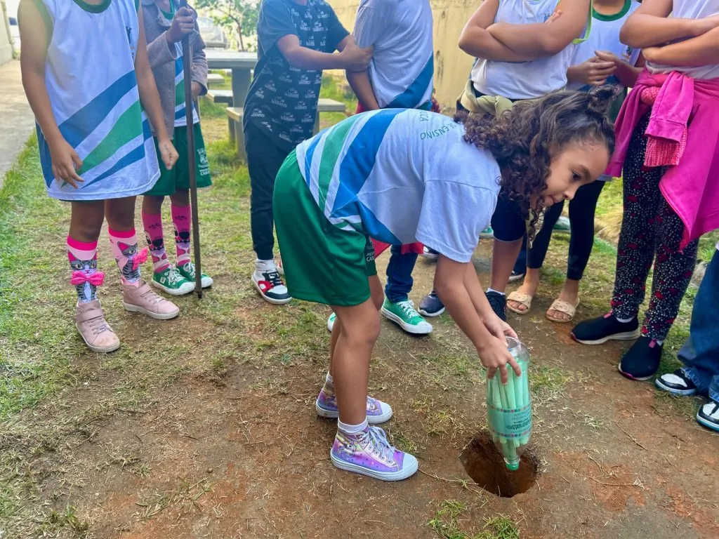 Em cartinhas para o futuro, alunos escrevem sonhos para Cariacica nos próximos 10 anos