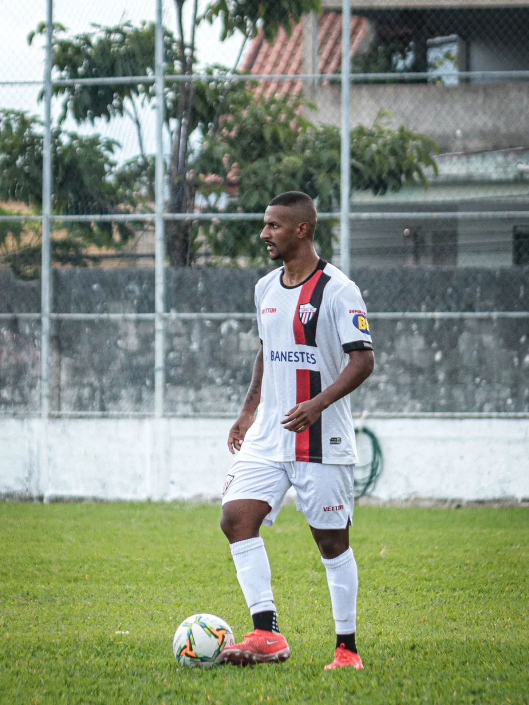 Rodriguinho projeta retorno e mira acesso à elite do Capixabão
