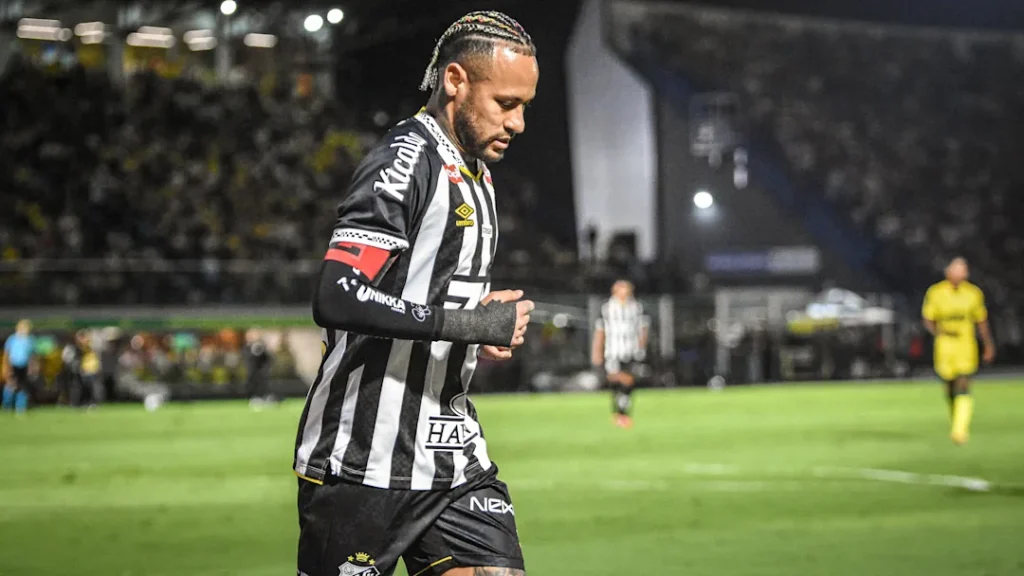 Neymar detona gramado sintético do Allianz