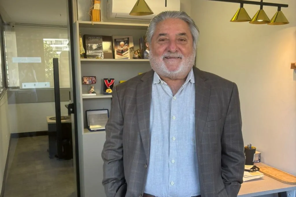 25 anos de ES Hoje por Carlos Roberto Coutinho 25 anos de ES Hoje por Carlos Roberto Coutinho