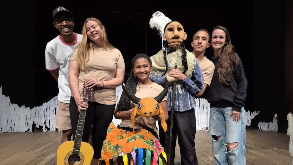 Eliane Correia volta a Guaçuí para lançar Lendas do Caparaó, seu novo livro infantil Eliane Correia volta a Guaçuí para lançar Lendas do Caparaó, seu novo livro infantil