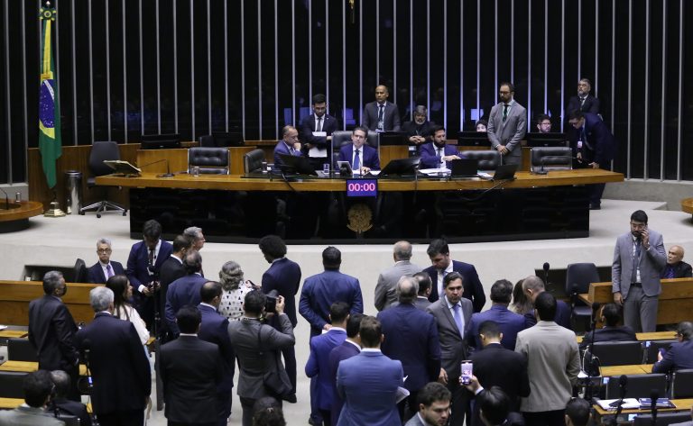 Um terço dos partidos explicou controle de emendas parlamentares