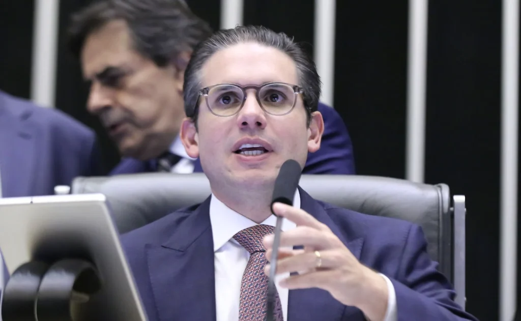 Motta diz que avalia imagens para definir punição a deputados por motim bolsonarista