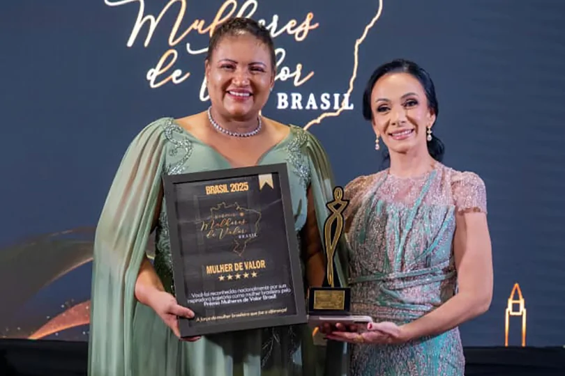 Cantora Mônica Salmaso encanta o público em Vitória