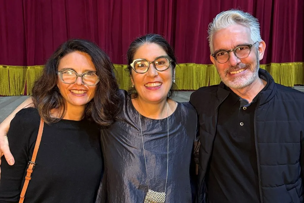 Cantora Mônica Salmaso encanta o público em Vitória