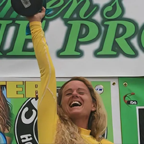 Claudia Ferrari, primeira campeã do Circuito Mundial, disputa o Wahine Bodyboarding Pro no ES