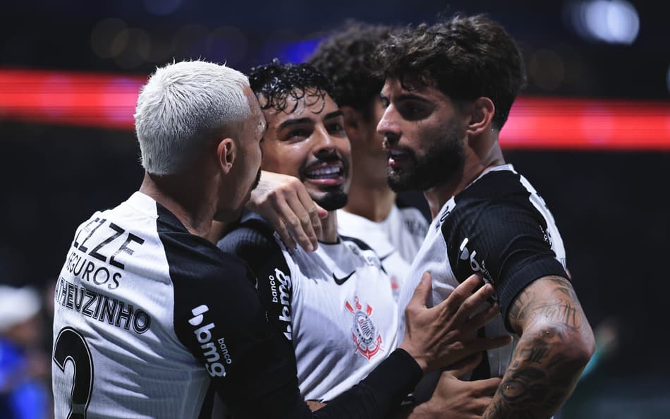 Corinthians aproveita expulsão, supera Palmeiras e avança na Copa do ...