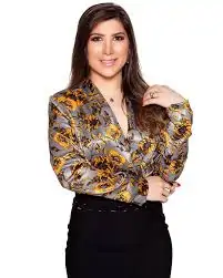 Espremer espinhas pode gerar complicações, alerta especialista; Ouça!