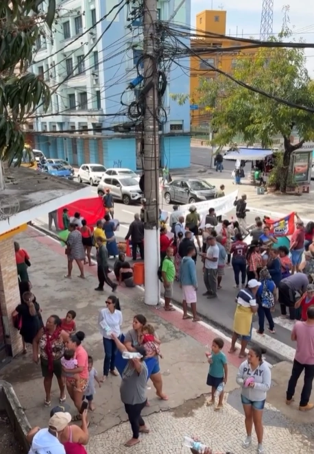 Famílias de ocupação protestam no Centro