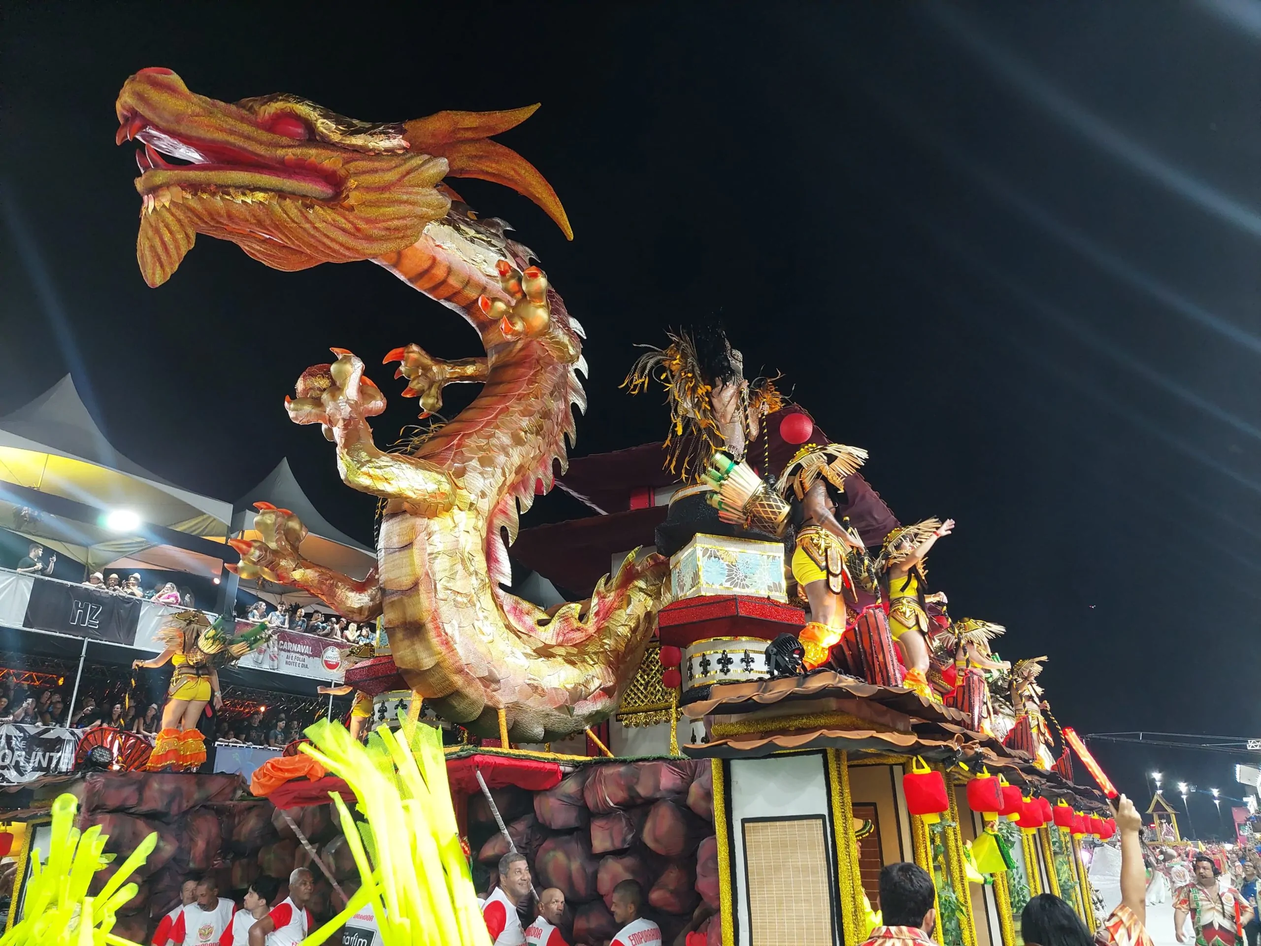 Mini desfiles antecipam clima do Carnaval de Vitória 2027 no Sambão do Povo