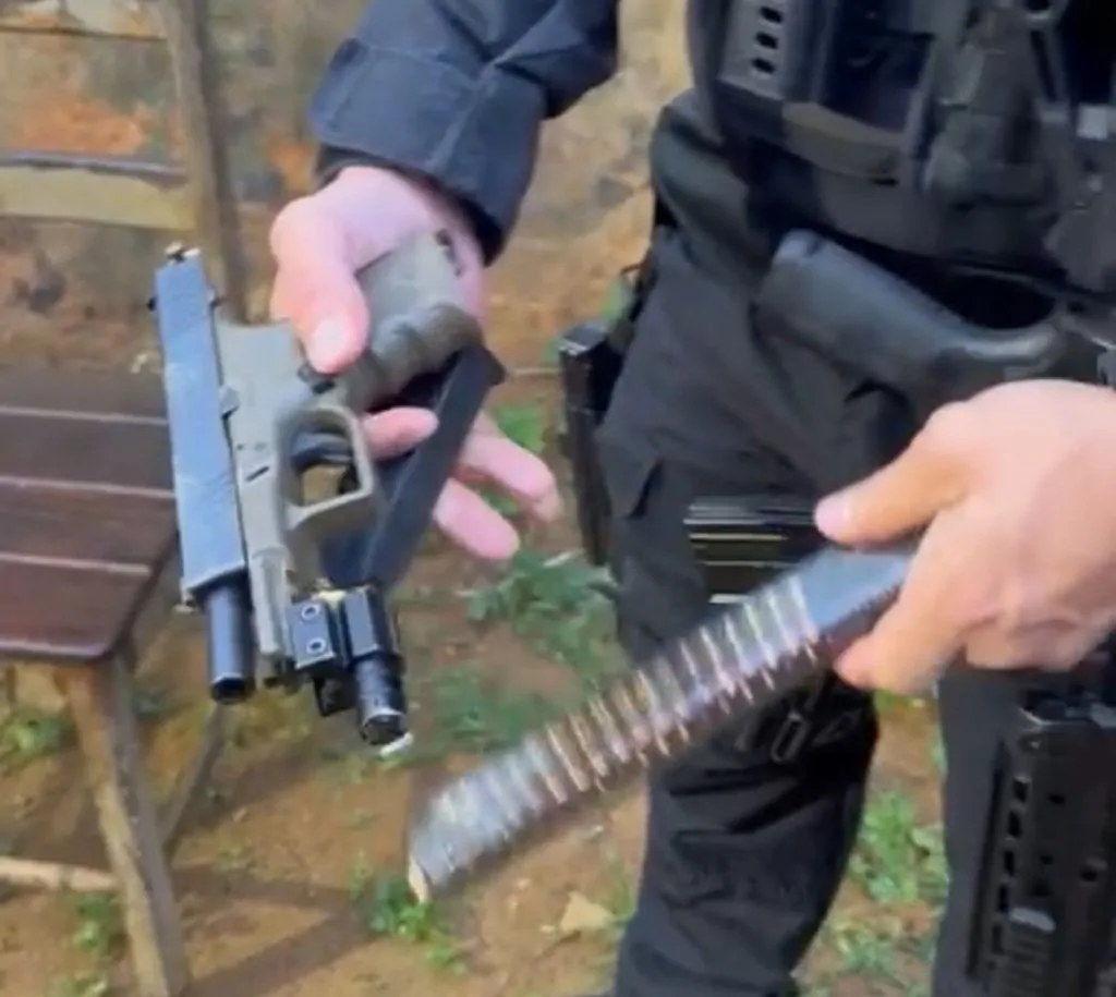 Traficante é preso por estuprar enteada e manter mãe aprisionada