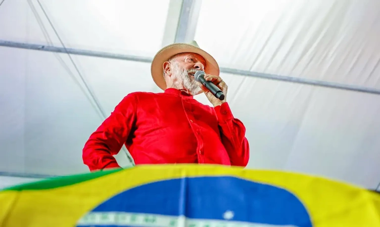 Lula é oficializado candidato à reeleição e tentará 4° mandato