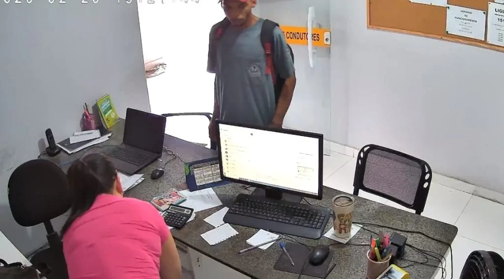 Suspeito de assaltar autoescola em Laranjeiras é morto em confronto com a Guarda Suspeito de assaltar autoescola em Laranjeiras é morto em confronto com a Guarda