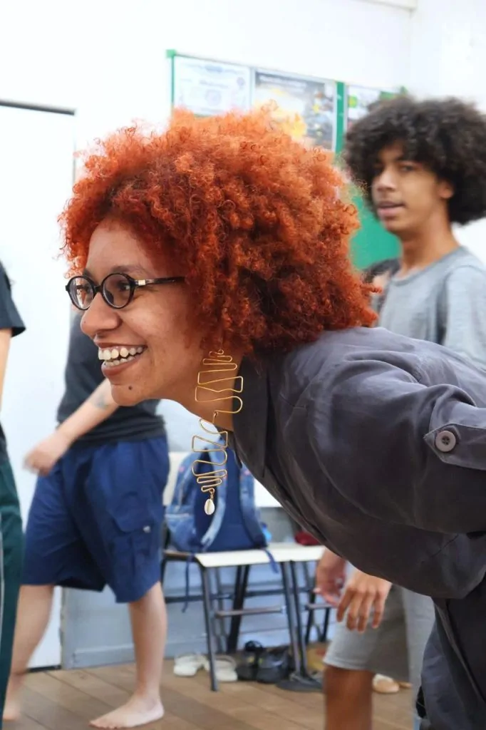 De Santa a “Cálice”: livro articula memória materna e canção de Chico Buarque