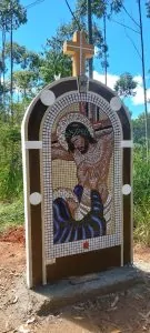 Vania Cáus lança 'Via Sacra' em Santa Teresa, obra de uma tonelada