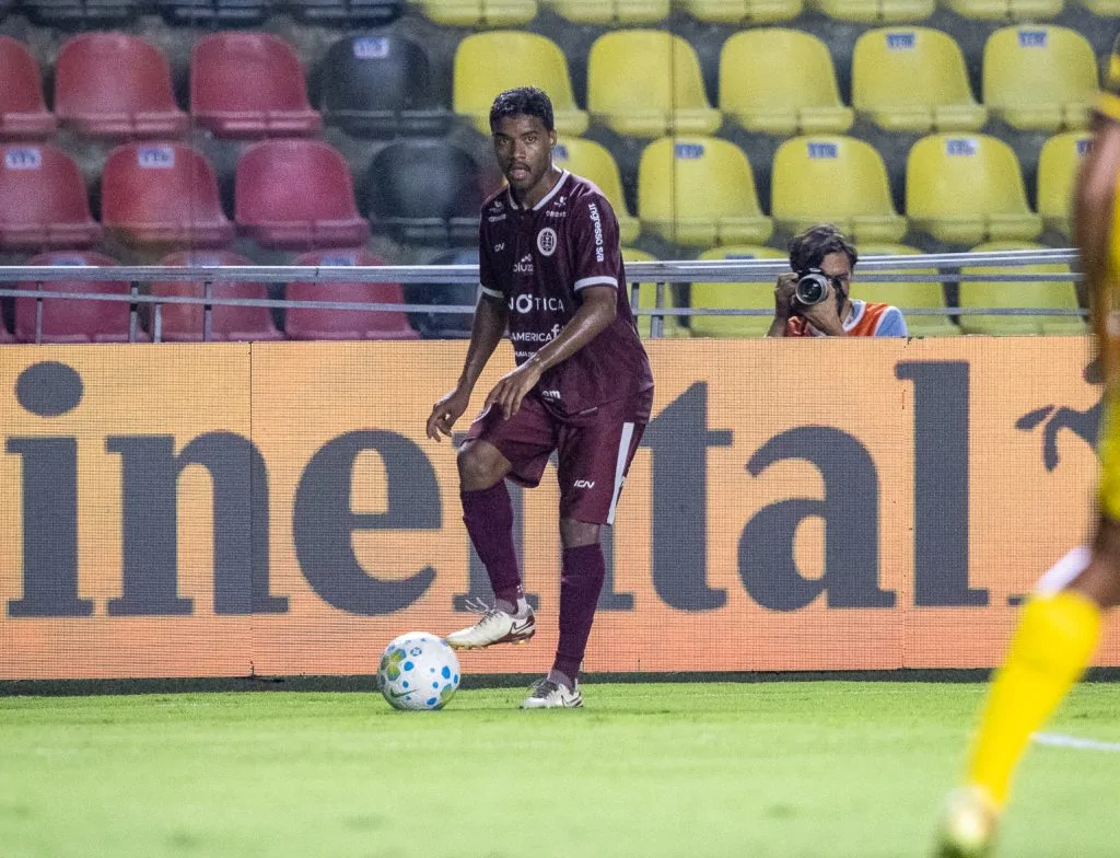 Rio Branco fecha a contratação de zagueiro ex-Vasco e Flamengo e encaminha chegada de meia da Desportiva Rio Branco fecha a contratação de zagueiro ex-Vasco e Flamengo e encaminha chegada de meia da Desportiva